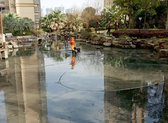 亭湖景观池淤泥清理